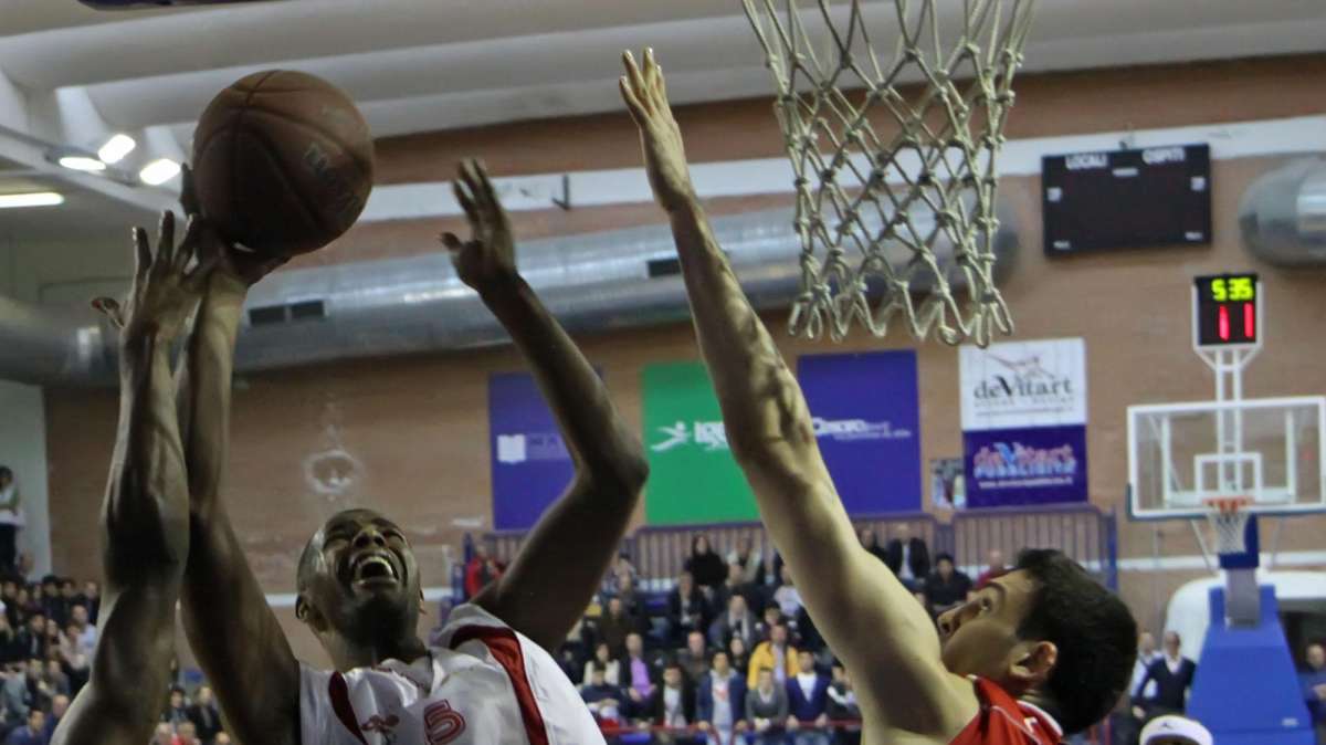 S.Antimo, con lo spettro della penalizzazione, ospita Barcellona