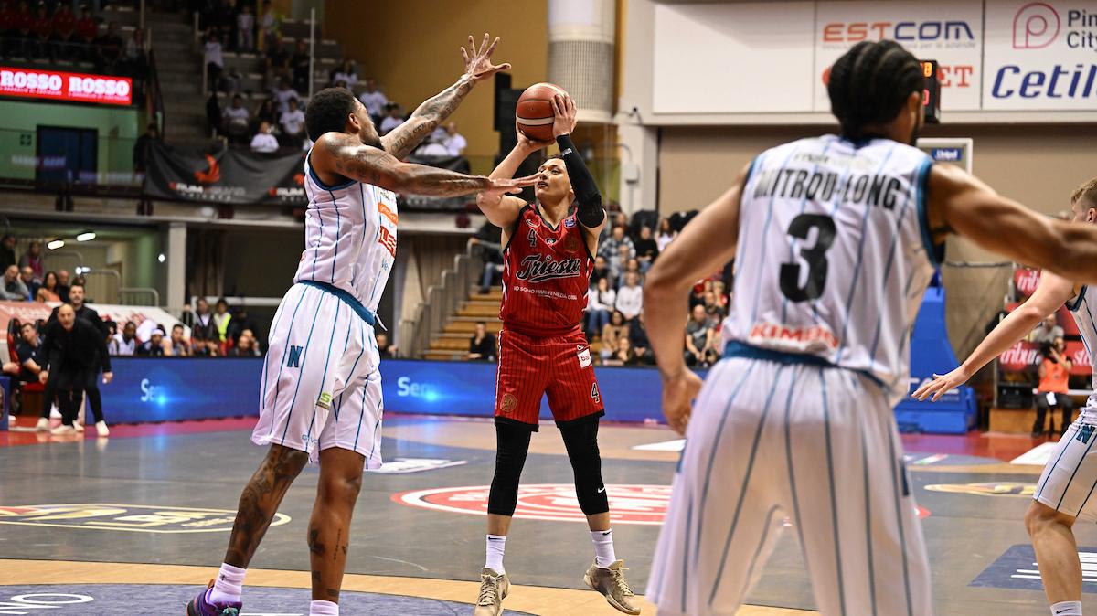 Trieste a tutta forza, Napoli non tiene il passo: gli highlights