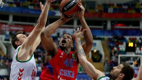 EuroLeague - Playoff, l'antieroe Kyle Hines decide gara 2 tra CSKA e Baskonia