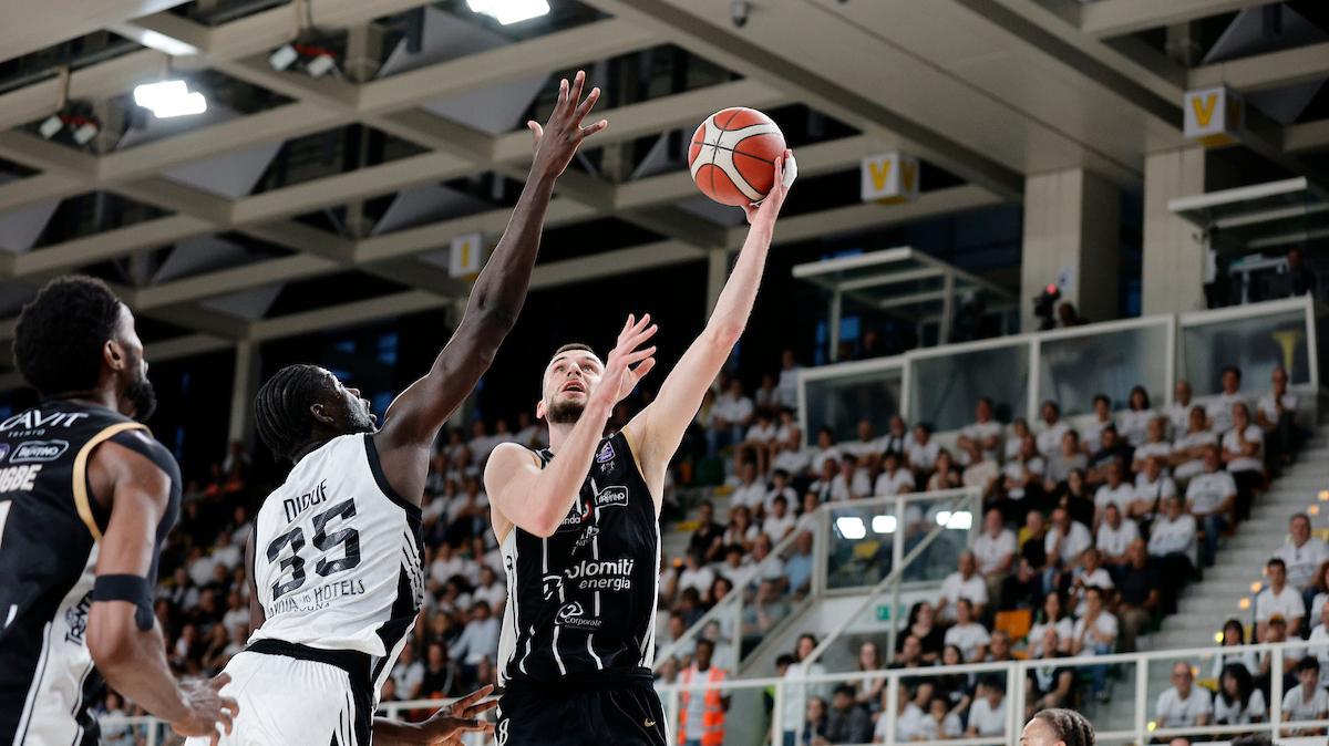 Trento, che primo tempo! Virtus Bologna sotto a -13: i numeri