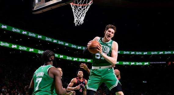 NBA - A Boston i Raptors sprecano l'occasione per vincere