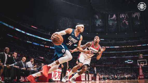 NBA - 9 uomini in doppia cifra e i Clippers travolgono gli Wizards