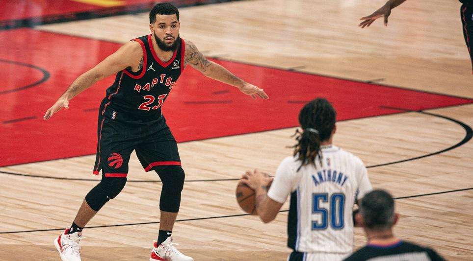 NBA - I Toronto Raptors la svangano contro Orlando all'ultimo tuffo