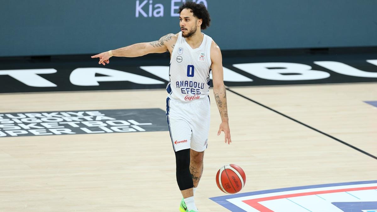 Anadolu Efes in semifinale con la firma di Shane Larkin e la vittoria ad Ankara