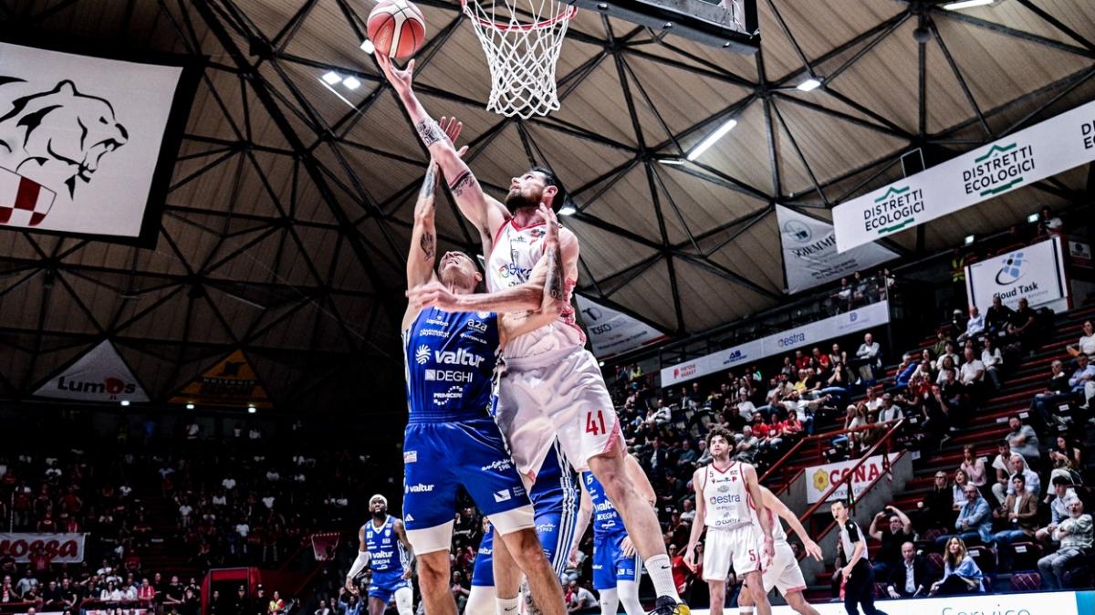 Serie A2, i provvedimenti della 37^ giornata: multa per Pistoia e Roseto