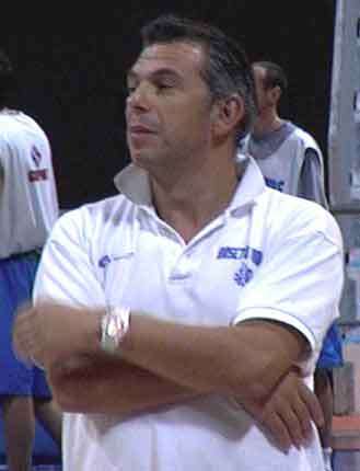 Brescia, Martelossi proclamato miglior coach, ma la coppa gli finisce in mille pezzi