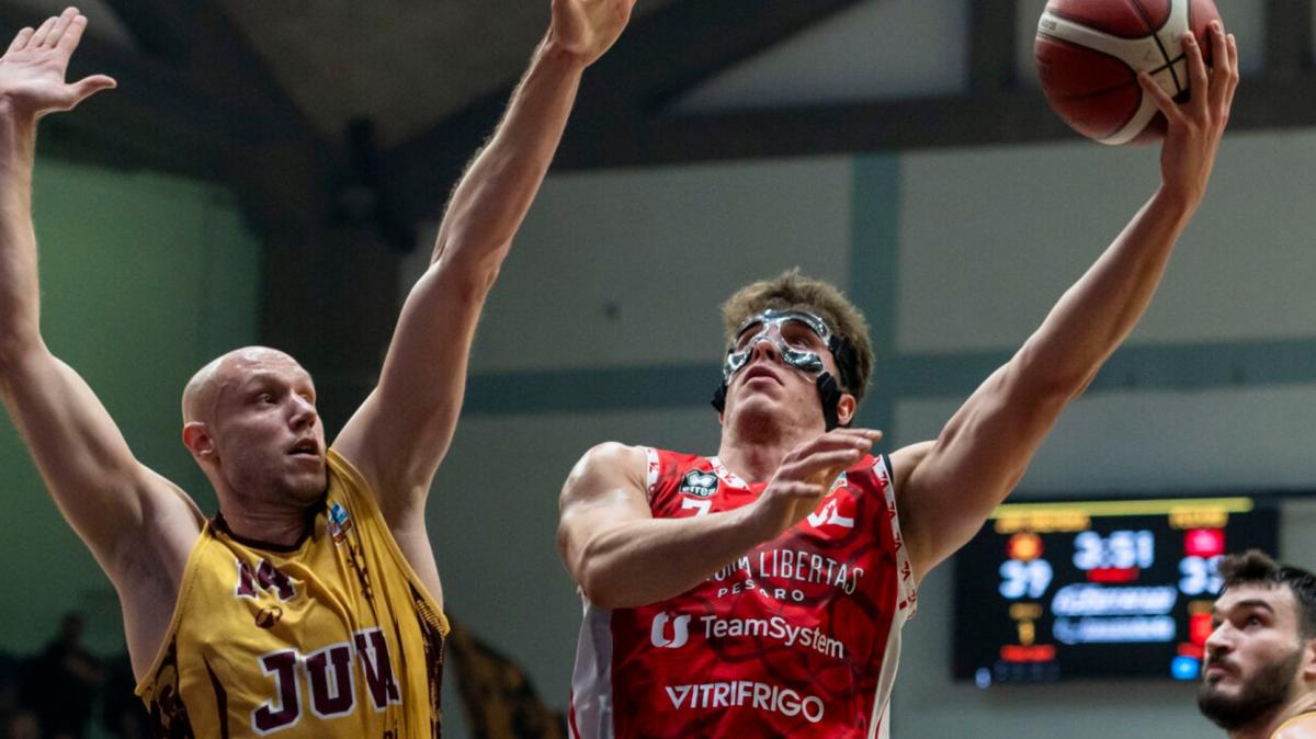 A2 - VL Pesaro si prende la vetta. Leka: «Siamo contenti e restiamo coi piedi saldi a terra»