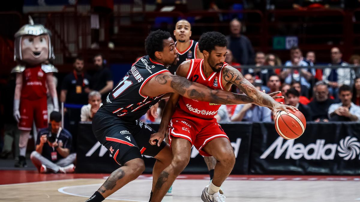 L'Olimpia Milano a Reggio Emilia: una dura battaglia per conquistare gara 3