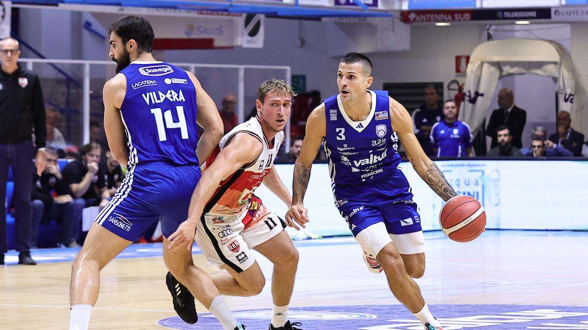 Cinciarini regala cioccolatini. Vildera, Francis e Copeland li scartano e Brindisi batte Rimini