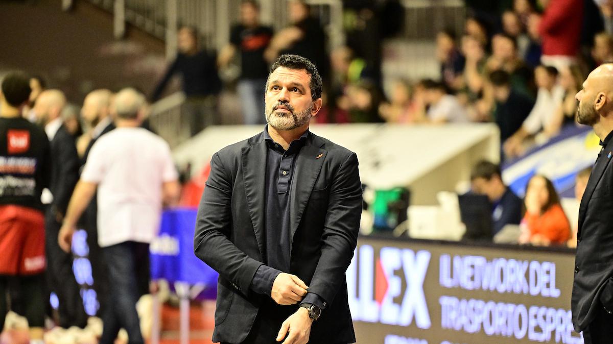 Crisi nerissima e le scuse di Rizzetta: Napoli esce a pezzi da Trieste 