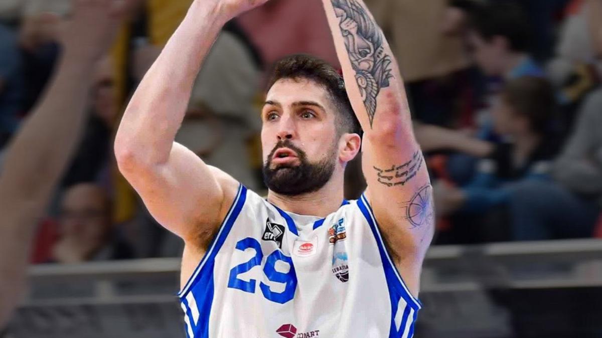 Unieuro Forlì vicina alla firma di Fabio Mian