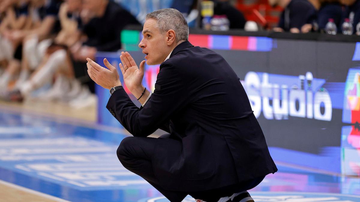 Batosta Varese a Napoli, Kastritis: «L'obiettivo restano i playoff»