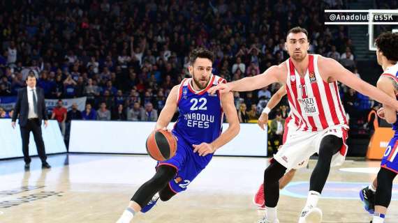 EuroLeague - L'Anadolu Efes ricaccia l'Olympiacos nel gruppone