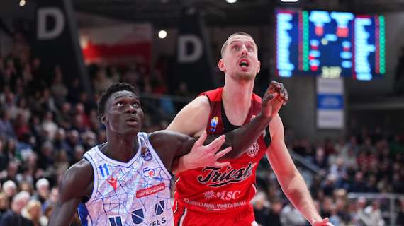 LIVE LBA - Uthoff indica la via, Brown e Ross completano l'opera: Trieste annienta Reggio in trasferta