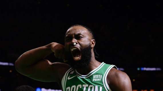 NBA - James Harden colpisce al volto Jaylen Brown in gara 7