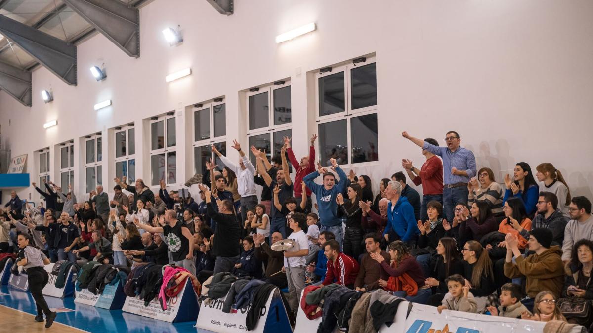 B Int - Il Nuovo Basket Aquilano esce tra gli applausi, Matera passa di misura