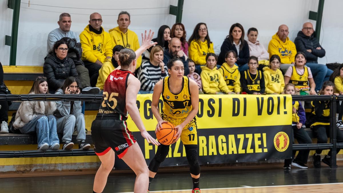 A2 F - Nuova Icom Selargius corsara a Moncalieri