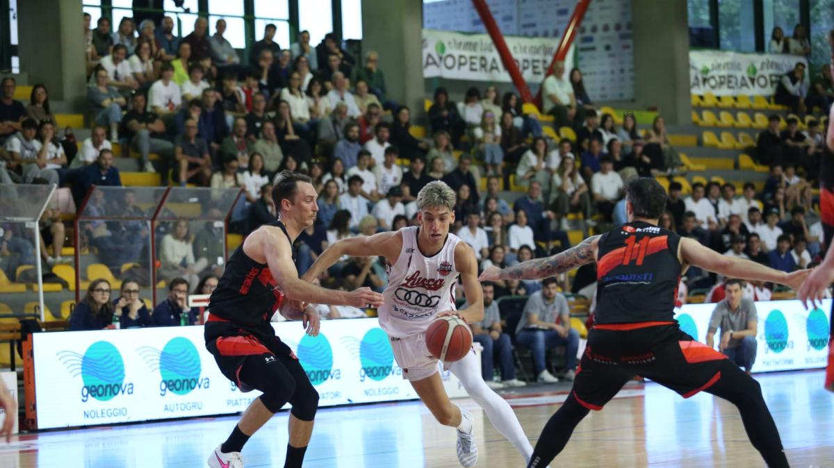 B Int - Basketball Lucca regola i Baskers Forlimpopoli in gara 1