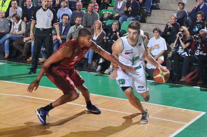 Il derby Umana Reyer-Benetton al Palaverde in anticipo sabato 28 Aprile