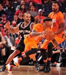 Il secondo tempo dei Suns fatale agli Spurs