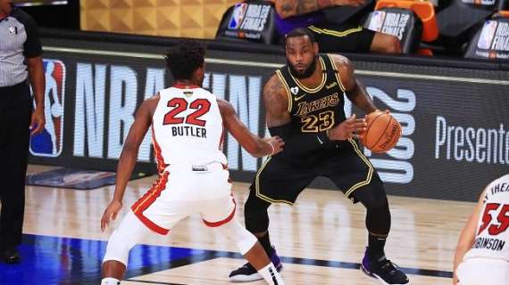 NBA - Contestati dai Lakers, i falli su Jimmy Butler confermati dalla NBA