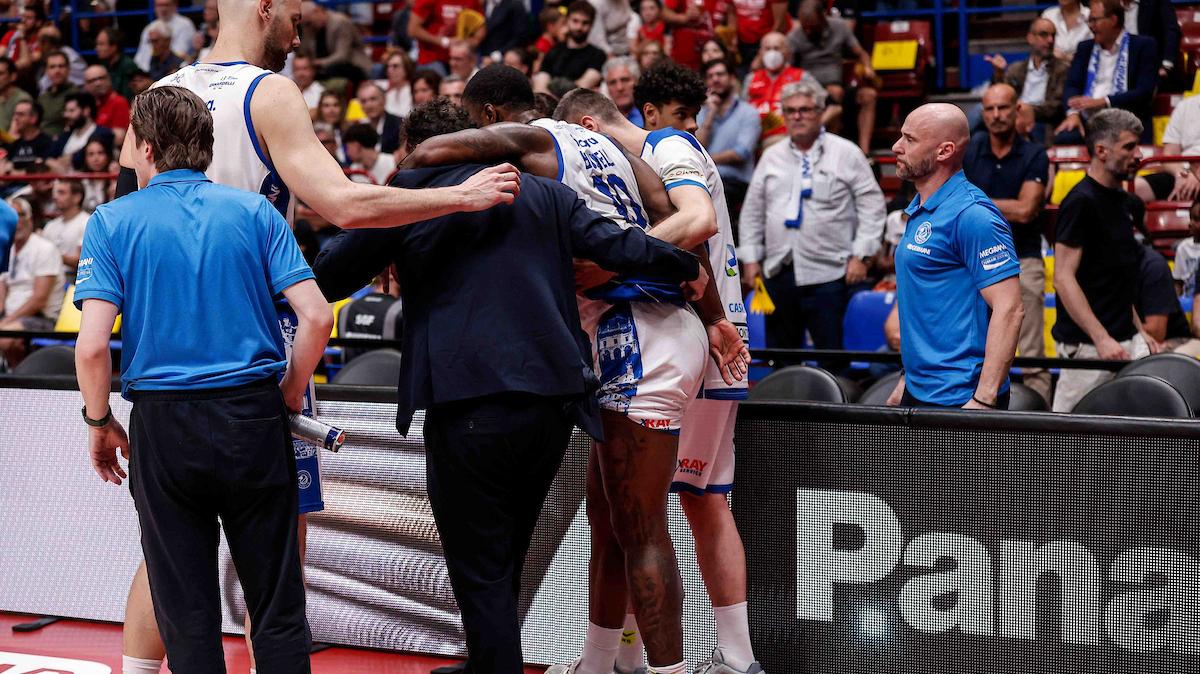 Brescia, che spavento per Burnell! Infortunio a fine primo tempo ma rientra nella ripresa