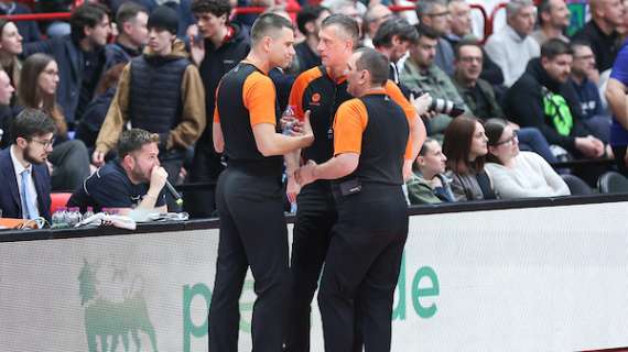 Gli arbitri di EuroLeague non ci stanno: durissima risposta a Giannakopoulos