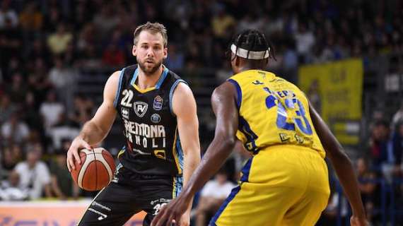 LBA - Vanoli Cremona ai saluti con Wayne McCullogh