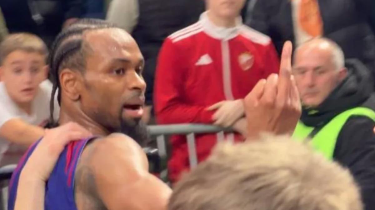 Bufera Kevin Punter, dito medio ai tifosi della Stella Rossa: «Non sapete cosa mi dicono»