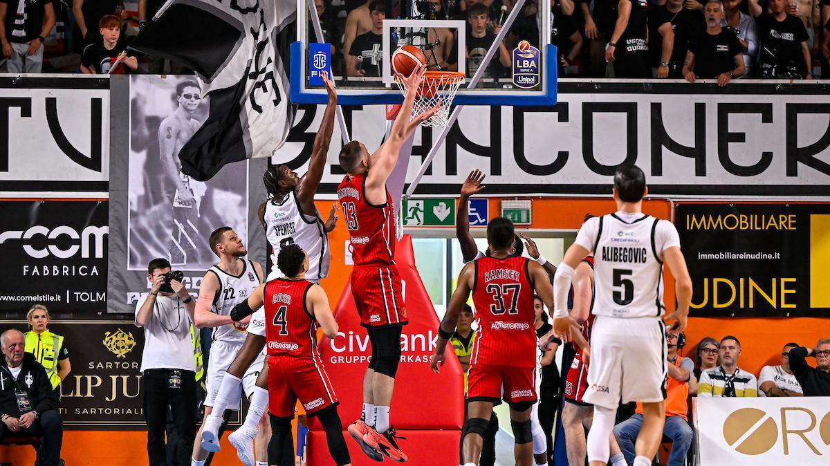 Taccetti stratega, Trieste sbanca il PalaCarnera di Udine