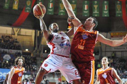 foto da www.pallacanestrovarese.it