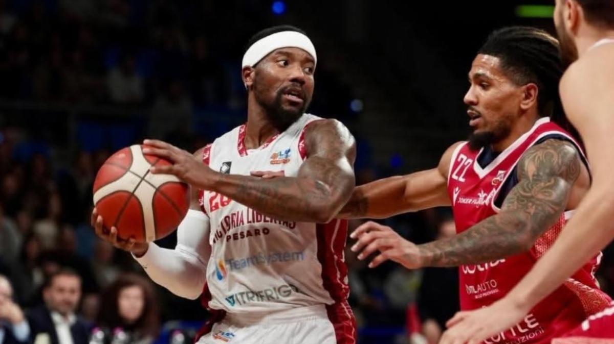 A2 - La VL Pesaro torna alla vittoria: superata l'Estra Pistoia con Miniotas e Felder