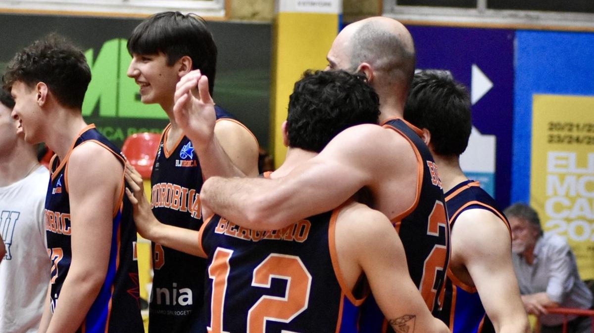 B Int - Blu Orobica conquista la salvezza in casa della Robur Saronno
