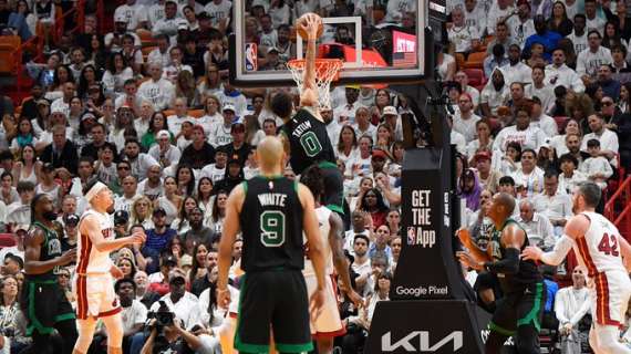 NBA - Heat vs Celtics, il flagrant foul di Bam Adebayo su Jayson Tatum