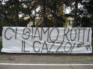 Virtus Bologna - Striscione Forever Boys: "Ci siamo rotti il c....". Sabatini li convoca