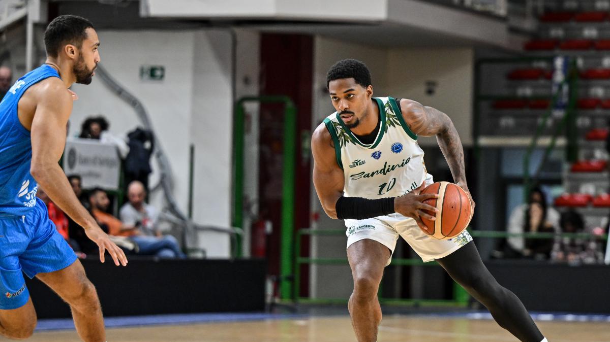 LIVE FIBA EC - La Dinamo Sassari va sotto e insegue a vuoto il Peristeri