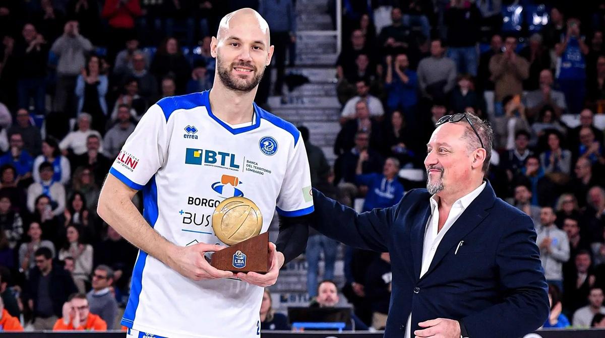 Germani Brescia, Miro Bilan riceve il premio di MVP Unipol del mese di gennaio