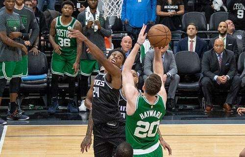 NBA - Celtics e Hayward in fiducia, vittoria anche a Sacramento