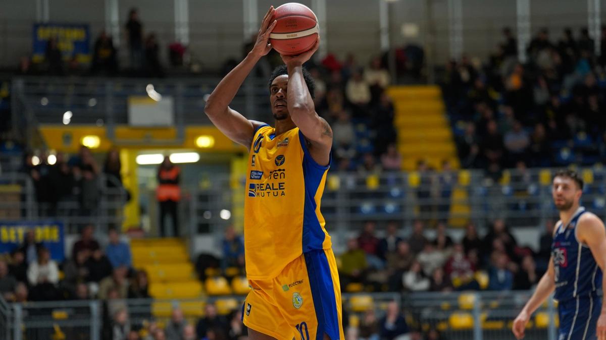 Reale Mutua Torino all'esame della Valtur Brindisi nel PalaPentassuglia