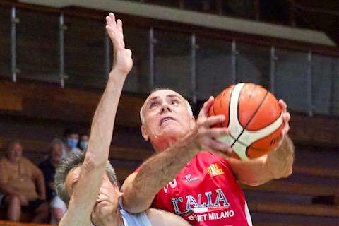Maxibasket - Milano Over 55 vince il torneo di Loano