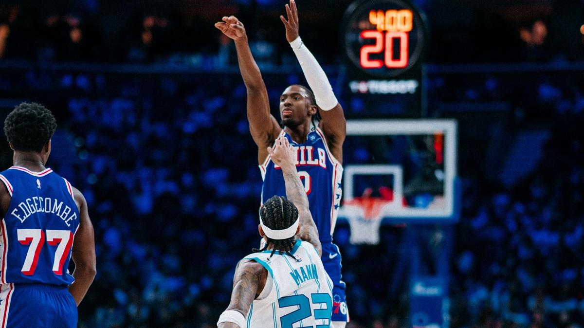 NBA - Sixers ancora imbattuti dopo la rimonta casalinga contro gli Hornets