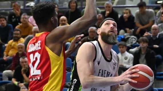 Serie B - Mitchell Poletti resta a Faenza "Giocare qui è il massimo"