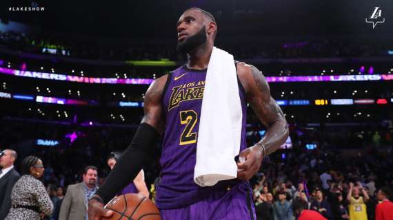 NBA - È la notte dei record per Lebron che supera Chamberlain e i Lakers battono i Blazers 