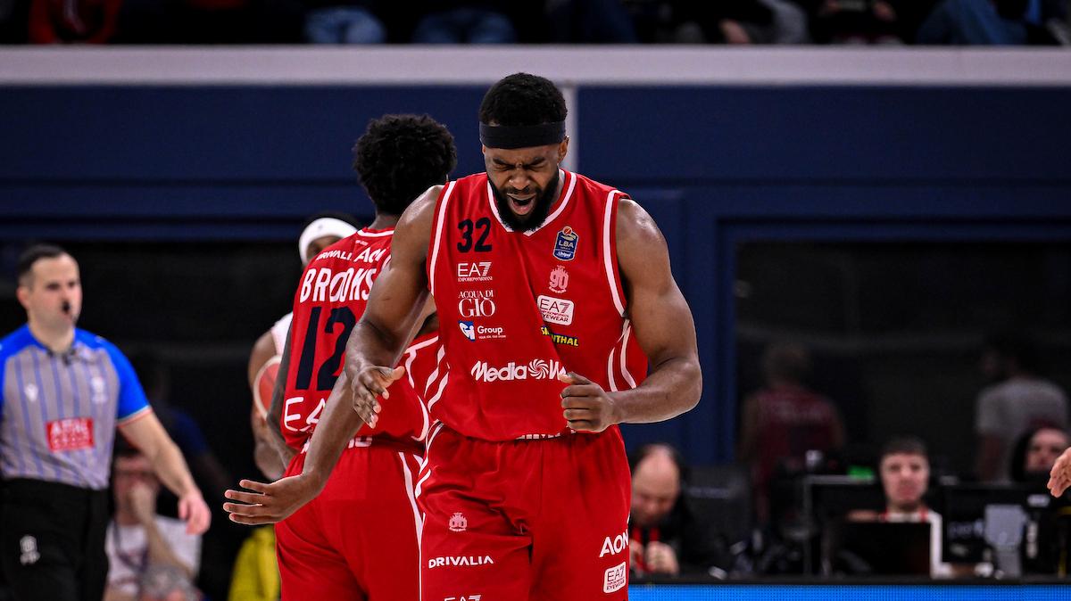 Josh Nebo ai box: l'Olimpia Milano perde il lungo per almeno due settimane