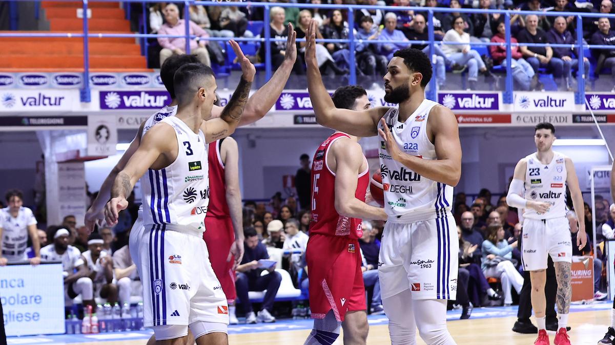 A2 - Che rimonta di Brindisi: blackout Pistoia, vince la Valtur