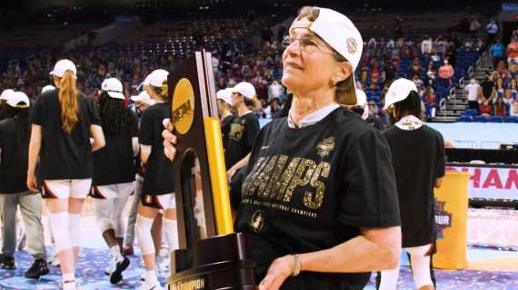 Tara VanDerveer nella storia della NCAA: supera "Coach K" per record di vittorie