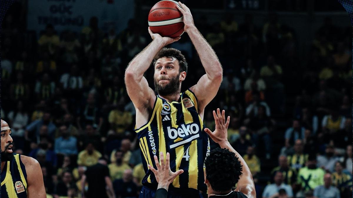 Il Fenerbahçe rialza la testa e rimette in equilibrio la serie con il Besiktas