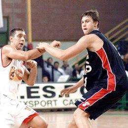 Danilo Gallinari affronta Mauro Quaroni in Casale-Pavia (Legadue 2005/06)