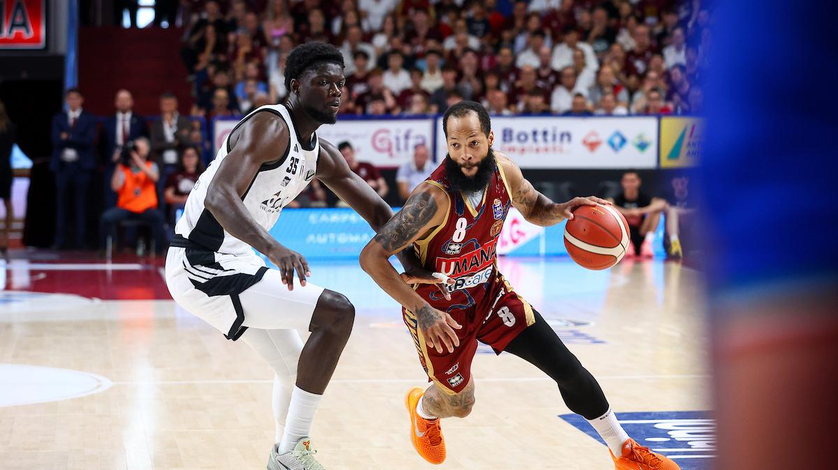 Il rush finale della Reyer Venezia vale la finale, Bologna si arrende: gli highlights