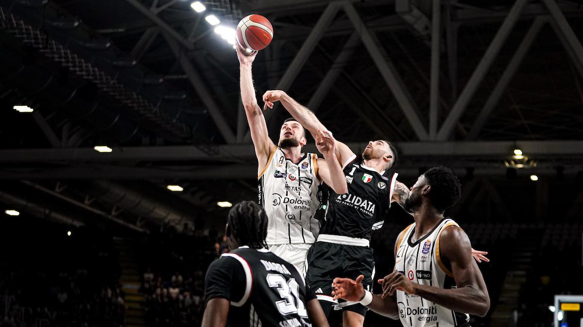Aquila Trento vs Virtus Bologna, diretta (4', 9-7)